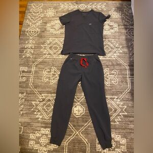 Figs gray scrub set